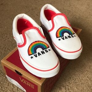 Vans rainbow kids slip on (NEW)🌈